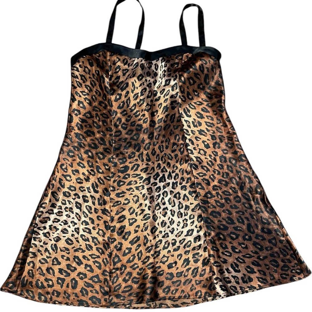 Kathy Ireland animal print slip size L